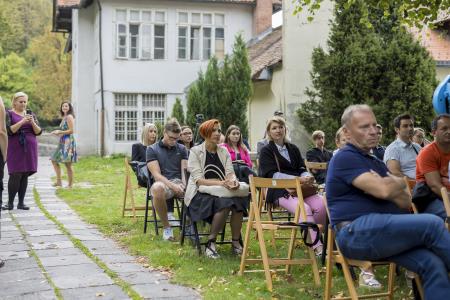 Kamniško mestno središče z novim utripom – sprehod z županom po pop-up izložbah in obisk novih podjetnikov  (16)